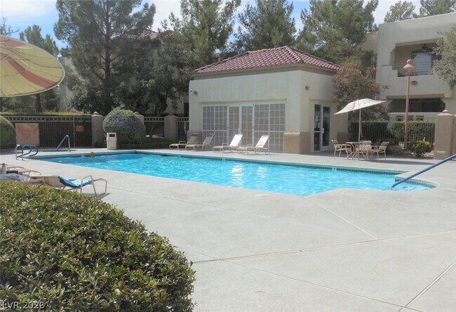 Building Photo - 1909 Villa Palms Ct