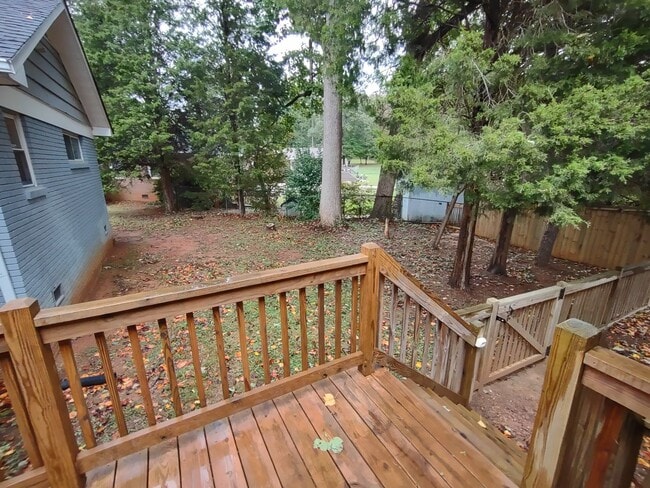 Building Photo - Pristine, move in ready ranch style home l...