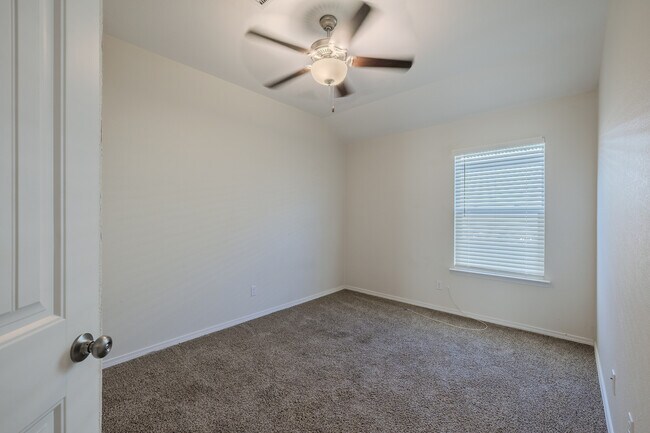 Building Photo - 1040 Indigo Sky St