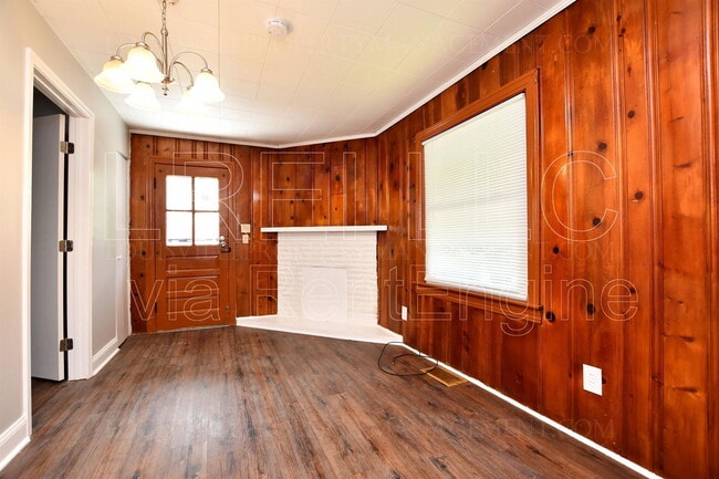 Building Photo - 402 N 41st St