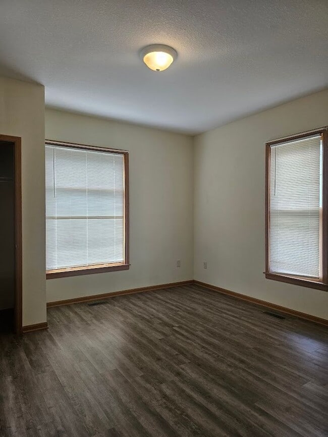 Building Photo - 129 E Reed Ave