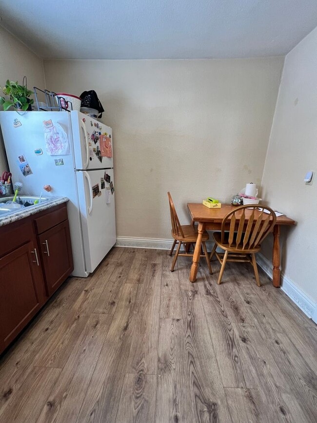 Building Photo - 2207 W 3rd St