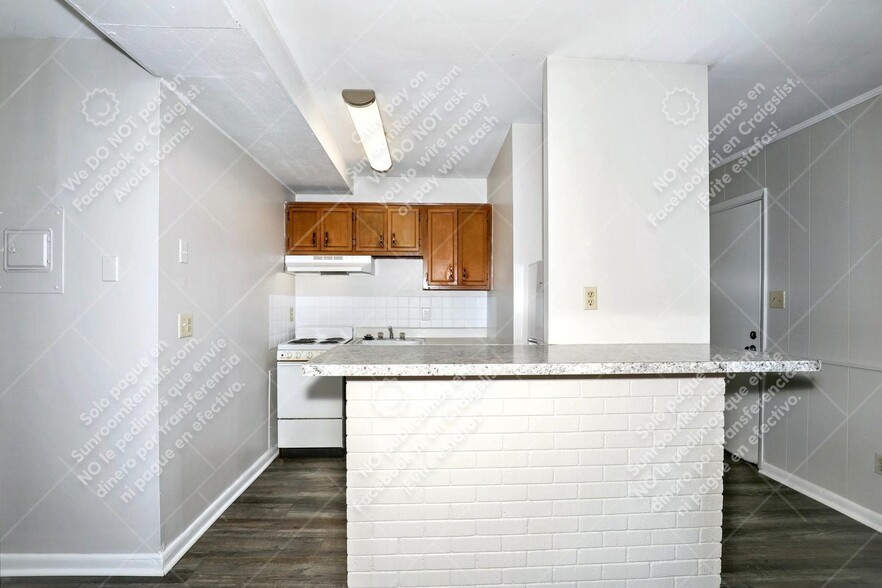 Building Photo - 6114 Hillside Ave
