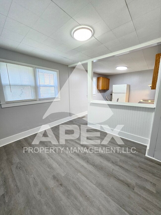 Building Photo - Charming 3 Bd 1- Ba Single Family Home in ...
