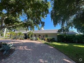 Building Photo - Seasonal 4-bedroom 4-bathroom waterfront h...