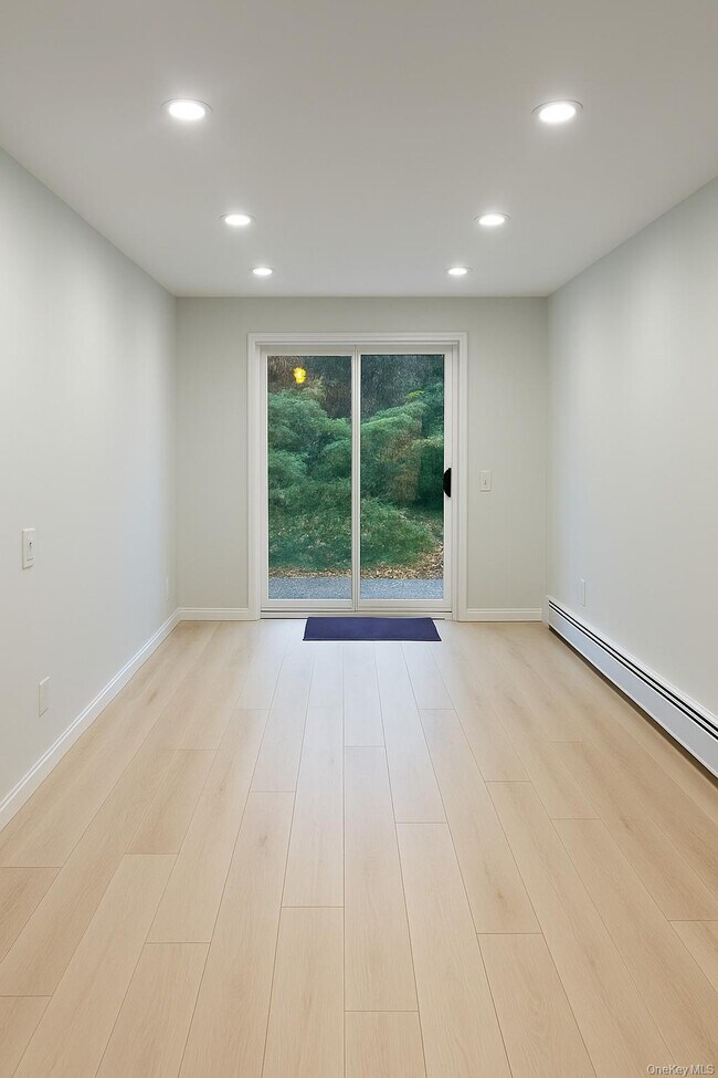 Building Photo - 987 Halsey St