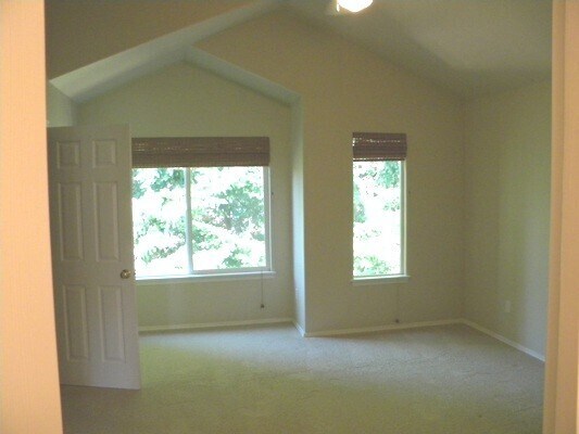 Building Photo - Excellent Location! 3 br 2.5 bth - Walking...