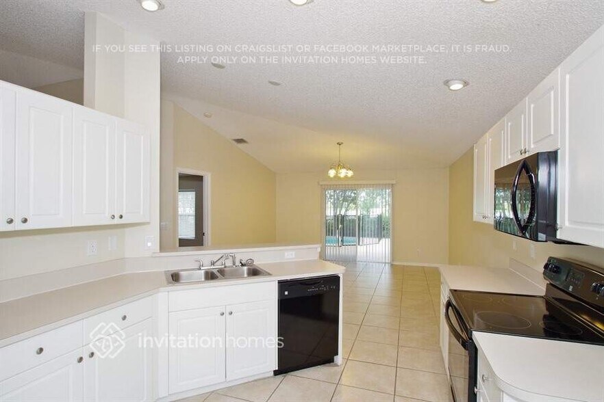 Building Photo - 2414 Bayhill Dr