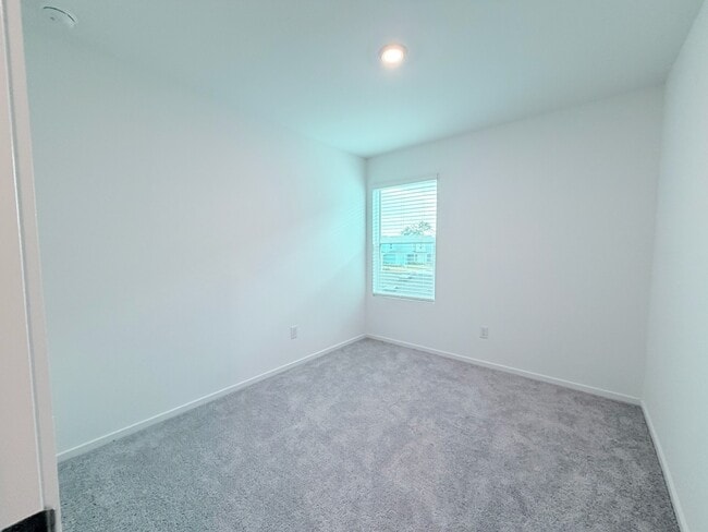 Building Photo - 945 Pertuso Ln