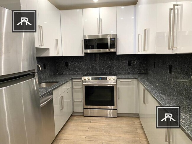 Building Photo - 3 bedroom in Brookline MA 02446