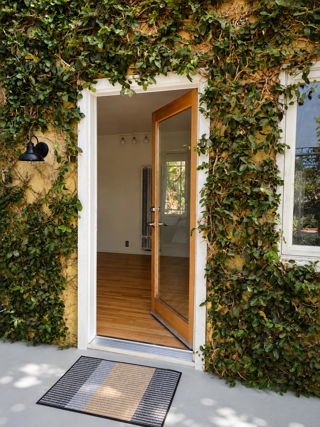 Light-Filled Spanish Upper with Private Deck in South Atwater Village - 3034 Perlita Ave