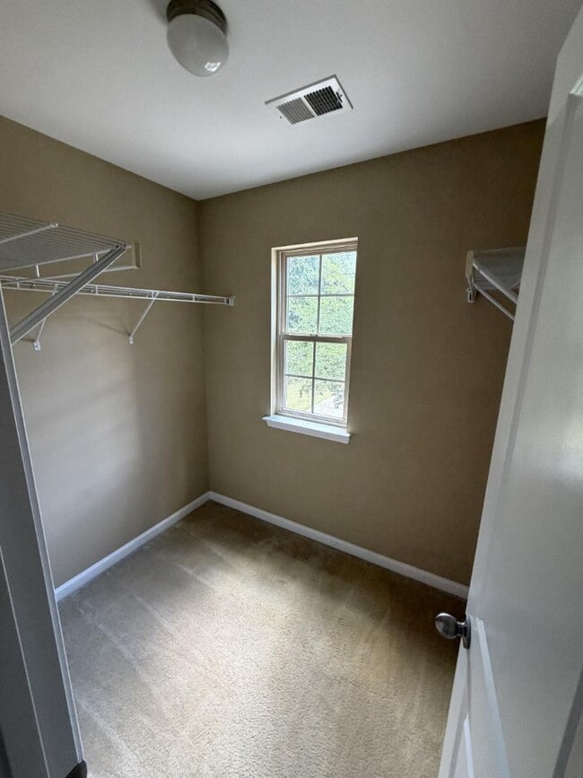 Building Photo - 827 Bibury Ct