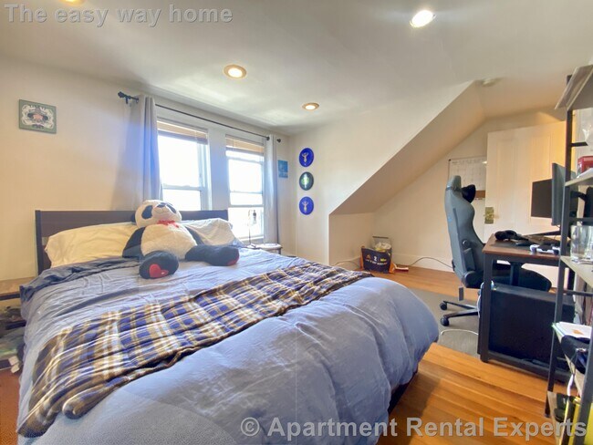 Building Photo - 87 Summer St