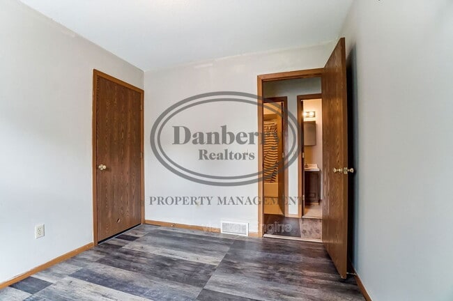 Building Photo - 3164 Kylemore Rd