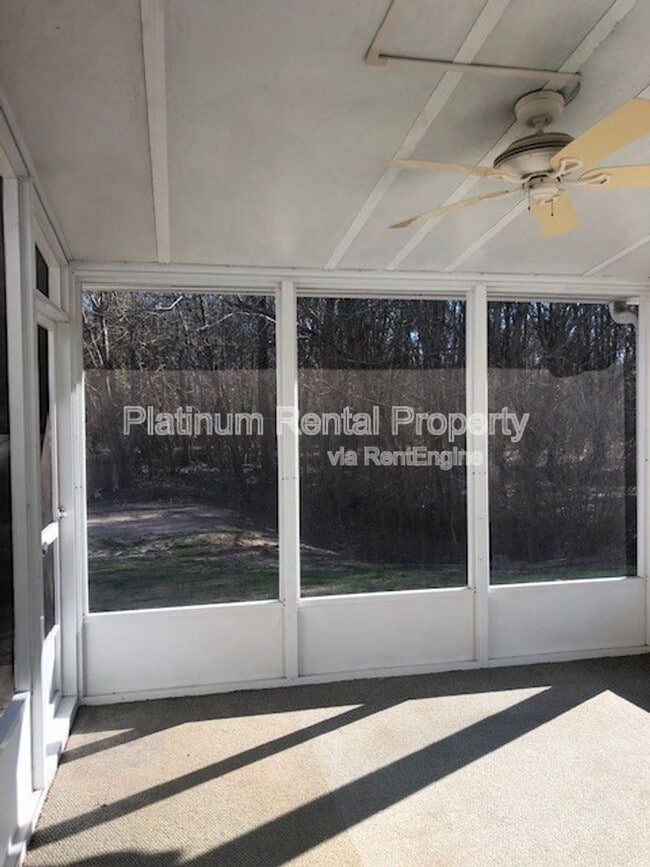 Building Photo - 6583 Silk Tree Pointe