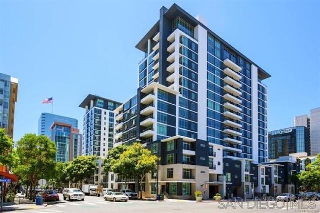 Building Photo - 425 W Beech St