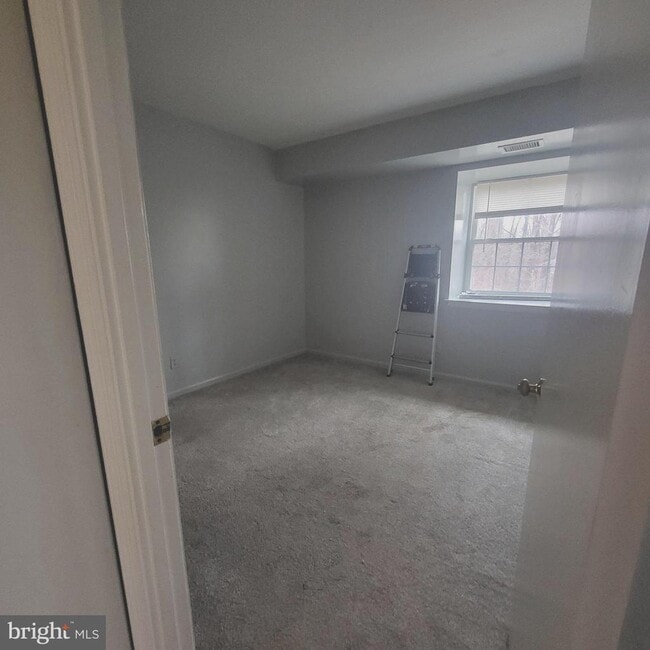 Building Photo - 5800 Cove Landing Rd