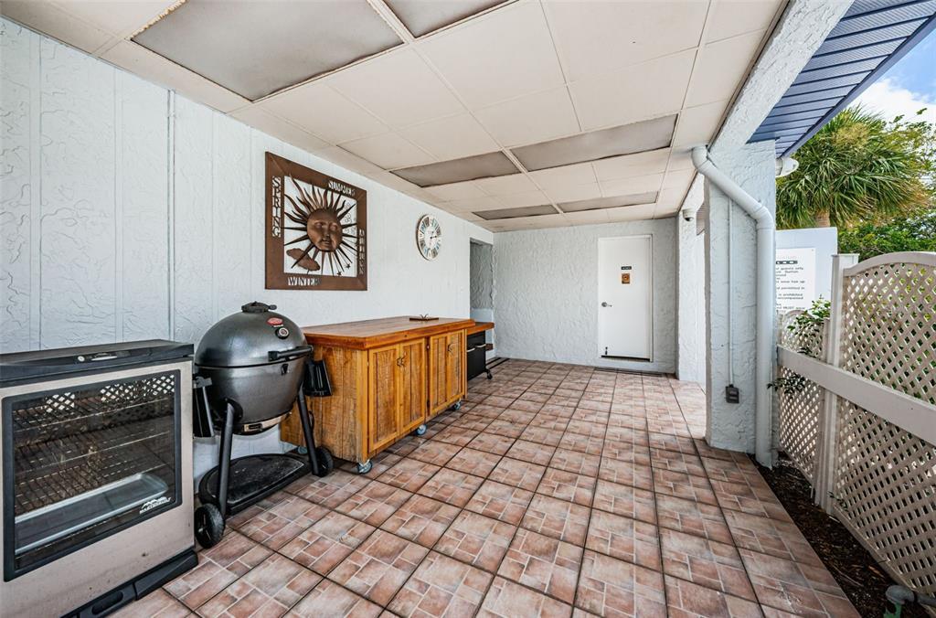 Building Photo - 4939 Floramar Ter