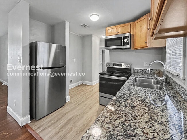 Building Photo - 3 Bed, 2 Bath Home with Carport / Pet-Friendly / Coming Soon!