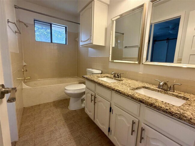 Building Photo - 17844 Park Valley Dr