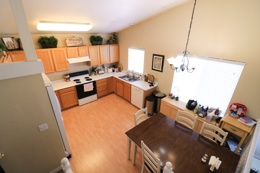 Kitchen/Dinning - 14343 S Bridgefield Dr