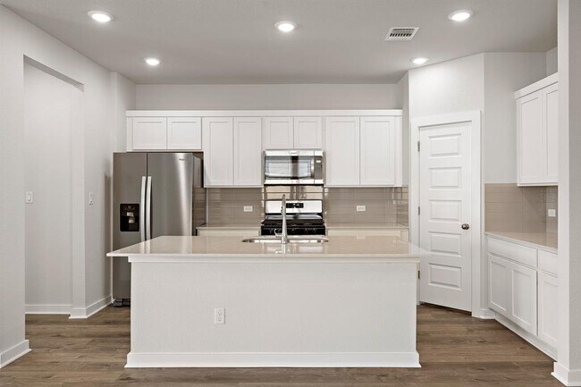 Building Photo - 2415 Ekvall Dr