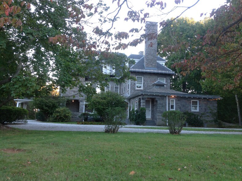 Building Photo - 700 Conestoga Rd