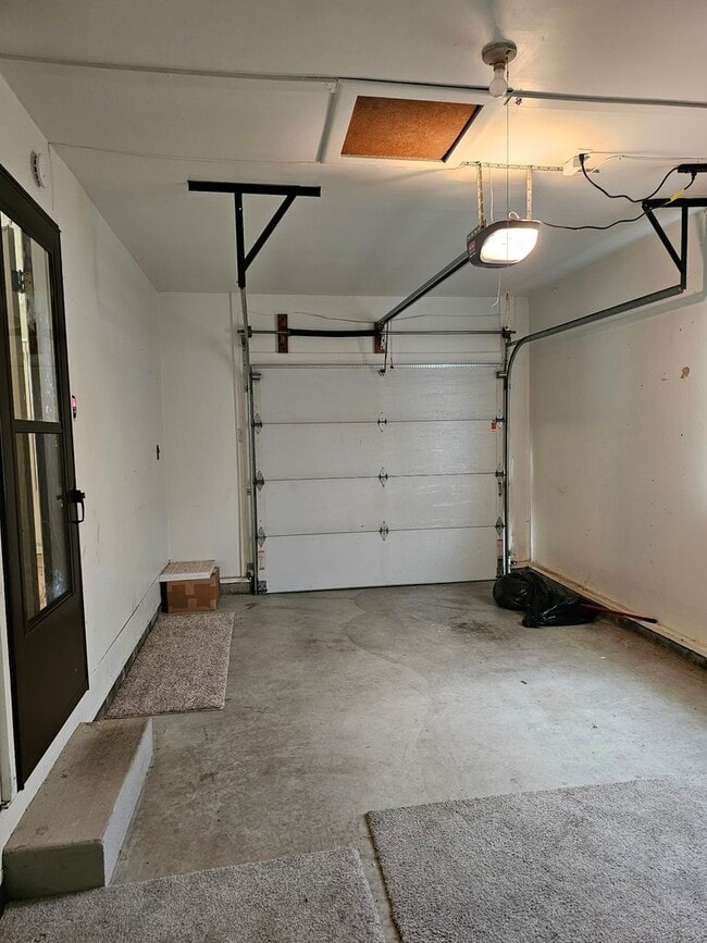 Building Photo - South Shores! 3 Bed, 1.5 bath