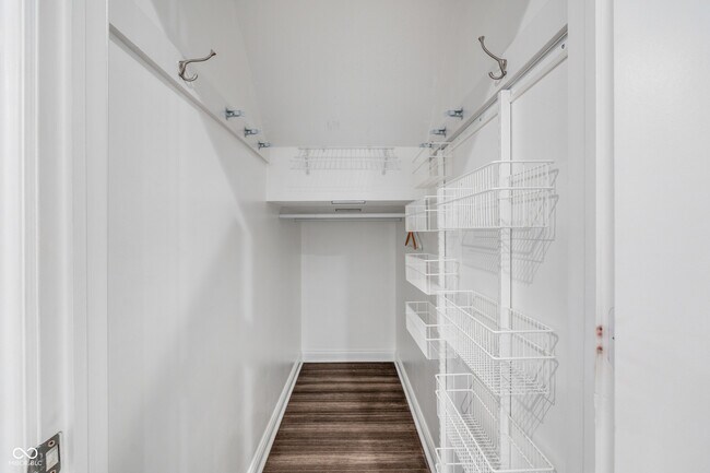 Building Photo - 2068 Broughton St