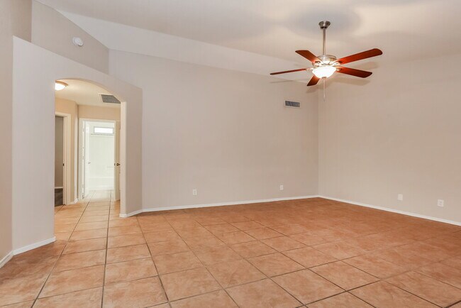 Building Photo - 118 W Tumbleweed Ct