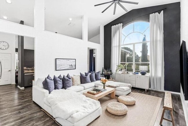 Building Photo - 9507 Lake Serena Dr