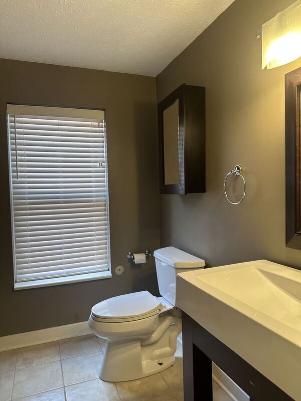 Building Photo - 820 Summit St