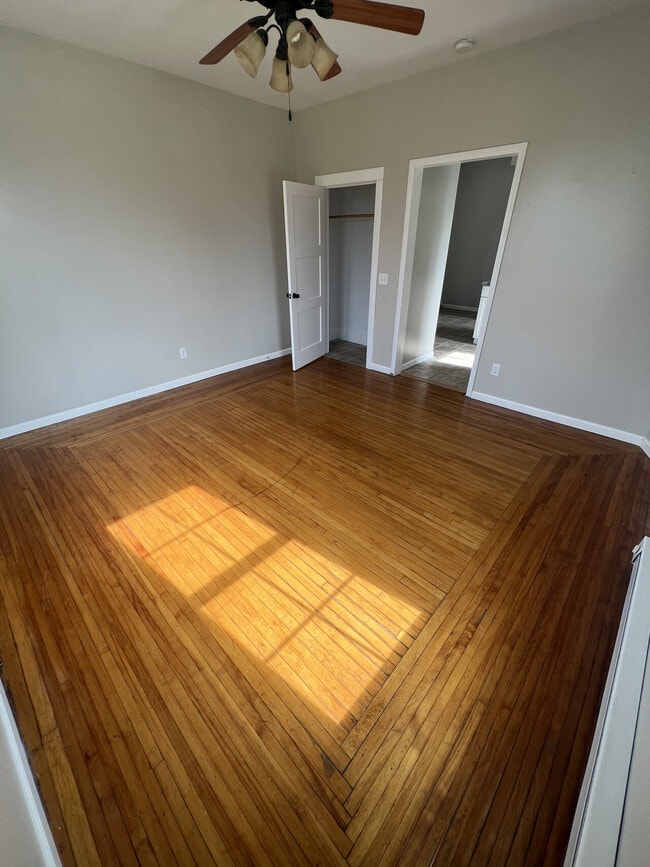 Building Photo - 1020 University Ave