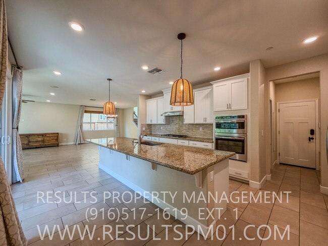 Building Photo - Must See! Lovely Former Model Smart Home 4 Bed 3 Bath