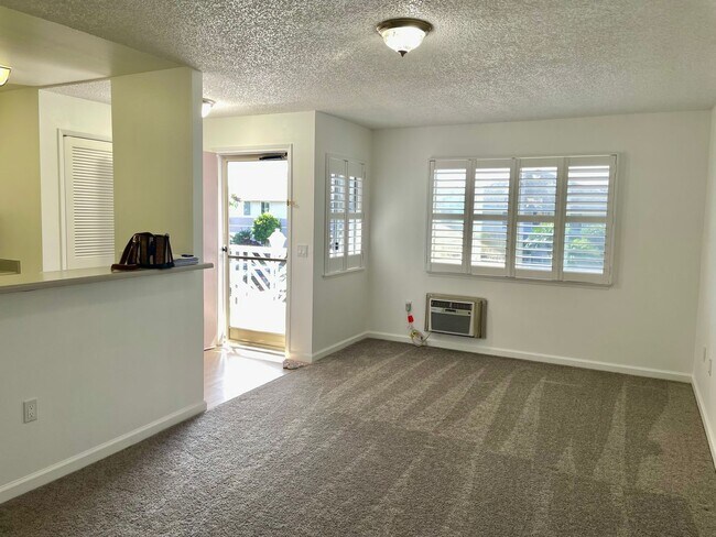 Building Photo - Discover a refreshed 2-bedroom, 2-bathroom residence in Mililani Mauka, complete with 2 parking s...