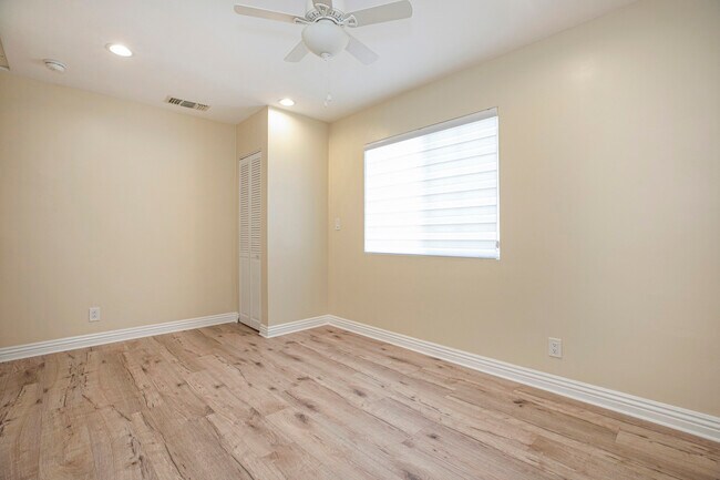 Building Photo - 10955 Burnet Ave