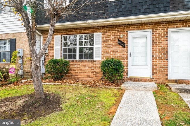 Building Photo - 5842 Holly Hock Pl