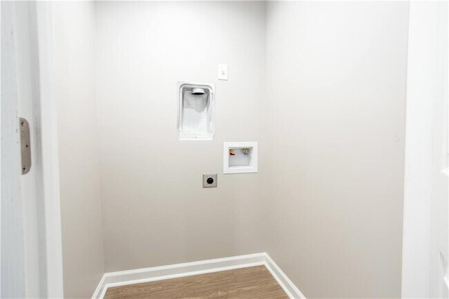 Building Photo - 5647 Queensborough Dr