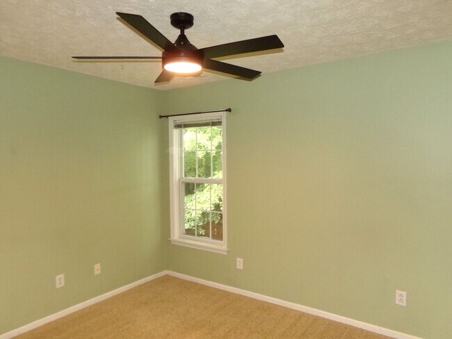 Building Photo - Beautiful 2 story home located on a cul-de-sac