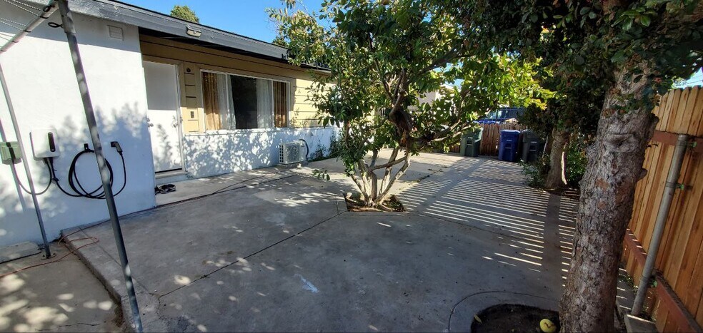 Building Photo - 1411 Palm Ave