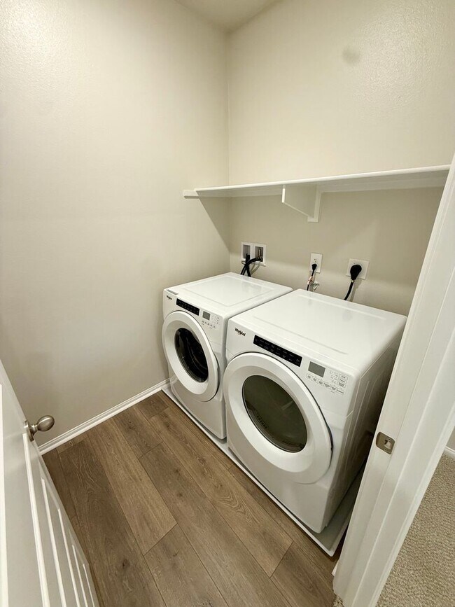 Building Photo - Brand new Townhome! Never Been lived in!  4 Br 4 Ba 2 car garage!