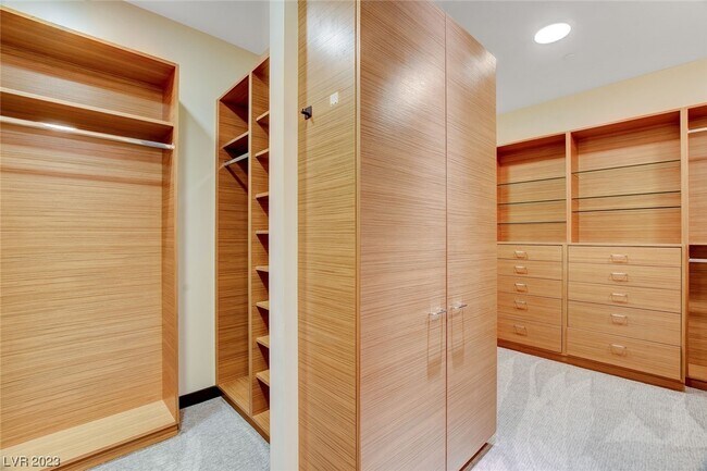 Building Photo - 3750 Las Vegas Blvd S