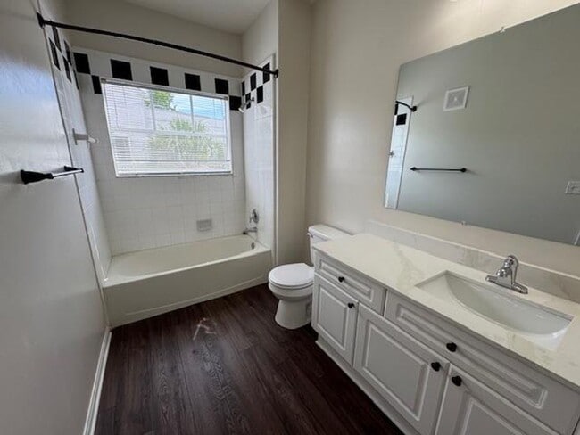 Building Photo - Renovated 3 Bedroom Top Floor Condo in Downtown Celebration