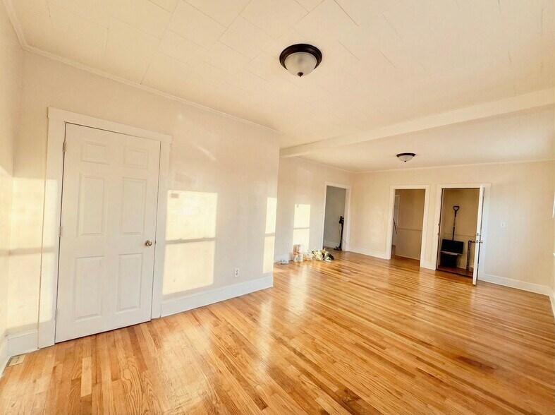 Building Photo - 45 Slater St