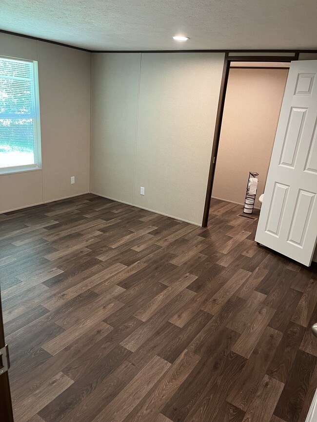 Building Photo - Single Family Manufactured Home
