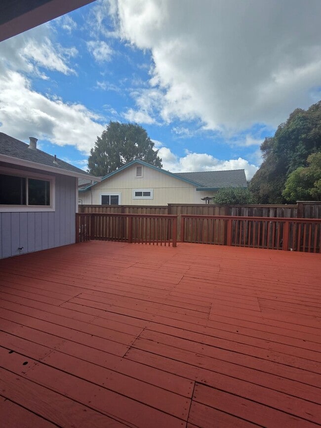 Building Photo - **Move - In Specials Available ! Reduced D...