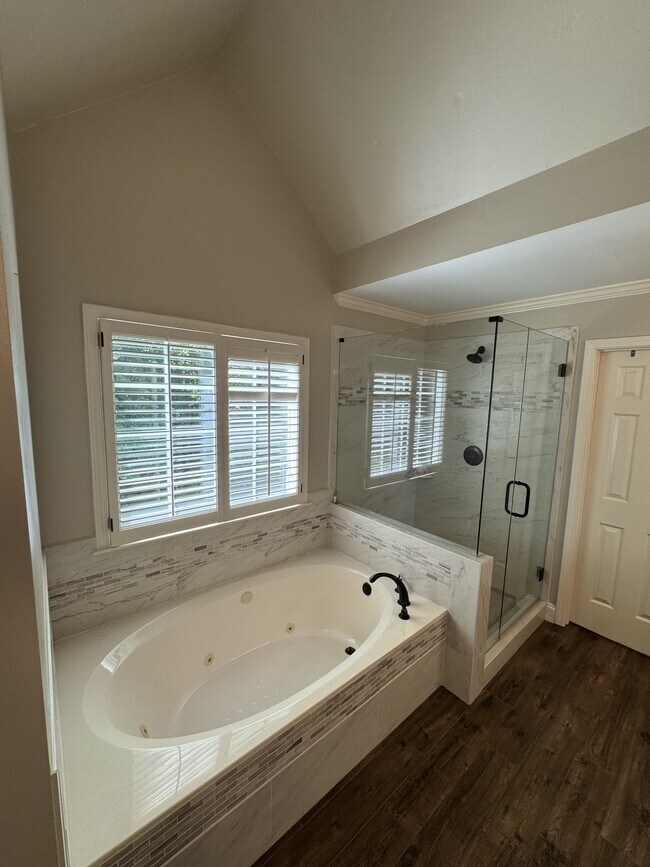 Building Photo - 365 Fairleaf Ct
