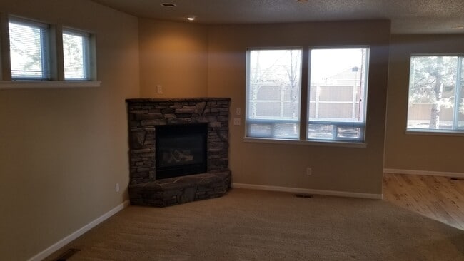 Building Photo - VIDEOTOUR: Stunning Home with Lots of Spac...