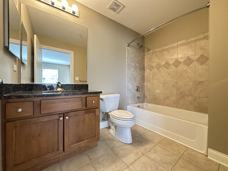 Building Photo - 2 Itasca Place
