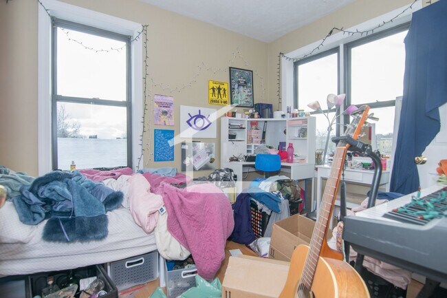 Building Photo - HOT ALLSTON LISTING!!!!